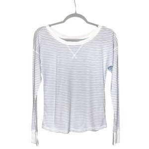 NA XXXX ???? Soft A&F Tee
Striped White & Gray Long Sleeve Shirt Top